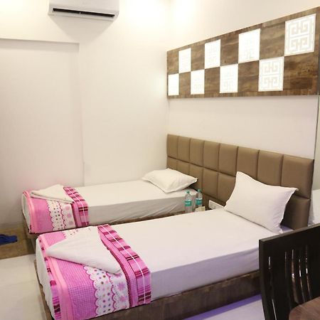 Hotel Magnum Airport T-2 Mumbai Bagian luar foto