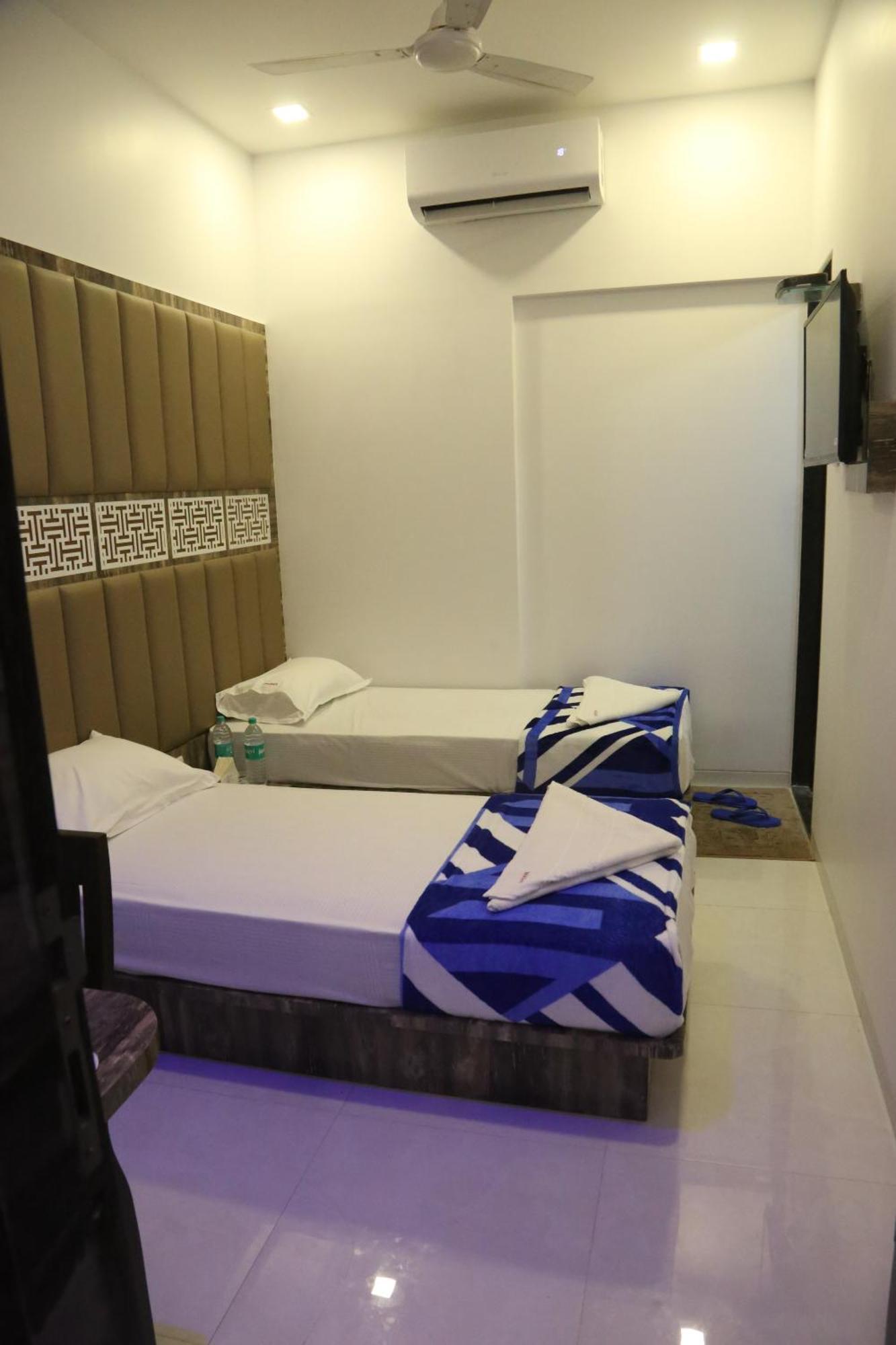 Hotel Magnum Airport T-2 Mumbai Bagian luar foto