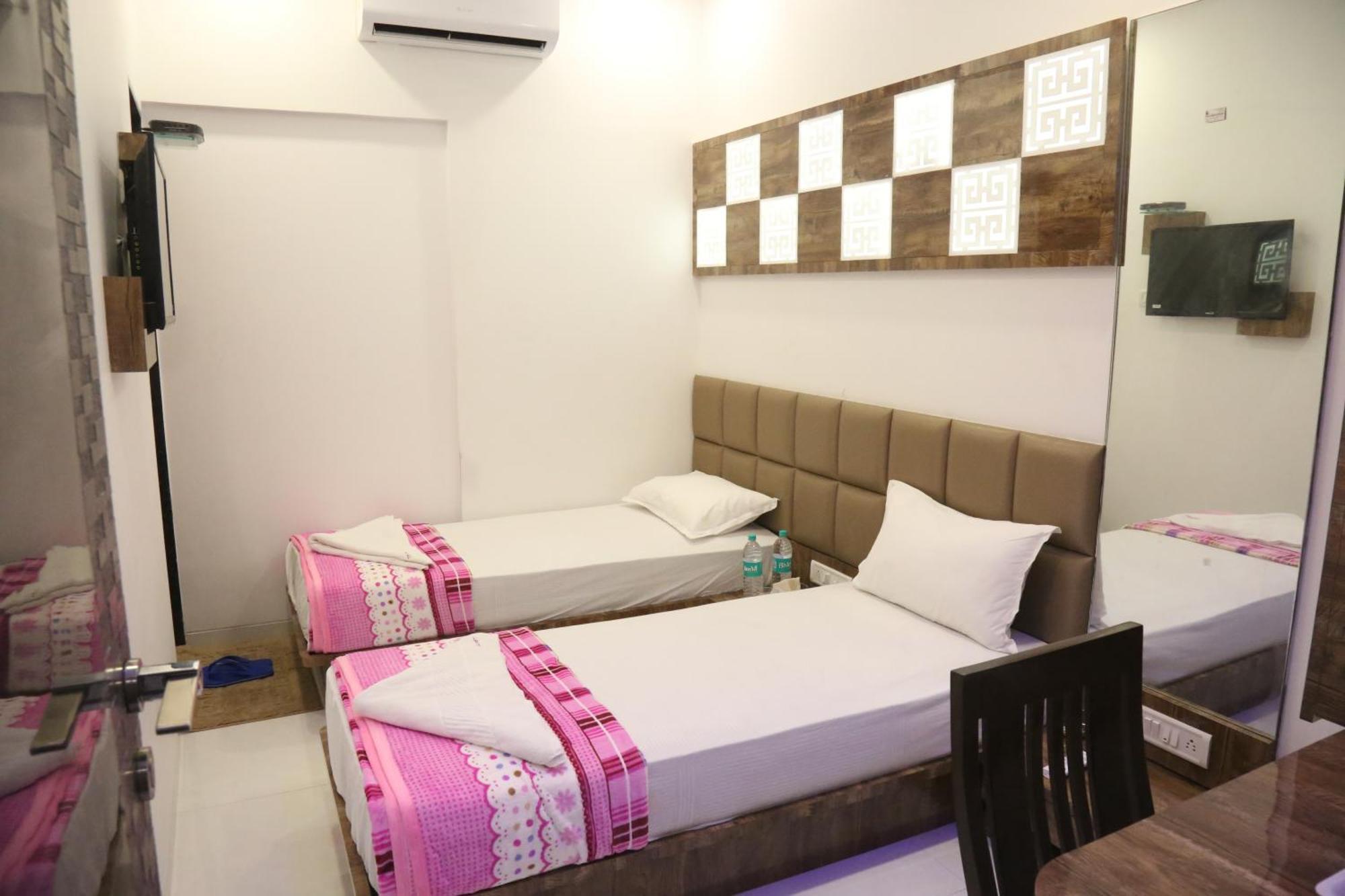 Hotel Magnum Airport T-2 Mumbai Bagian luar foto