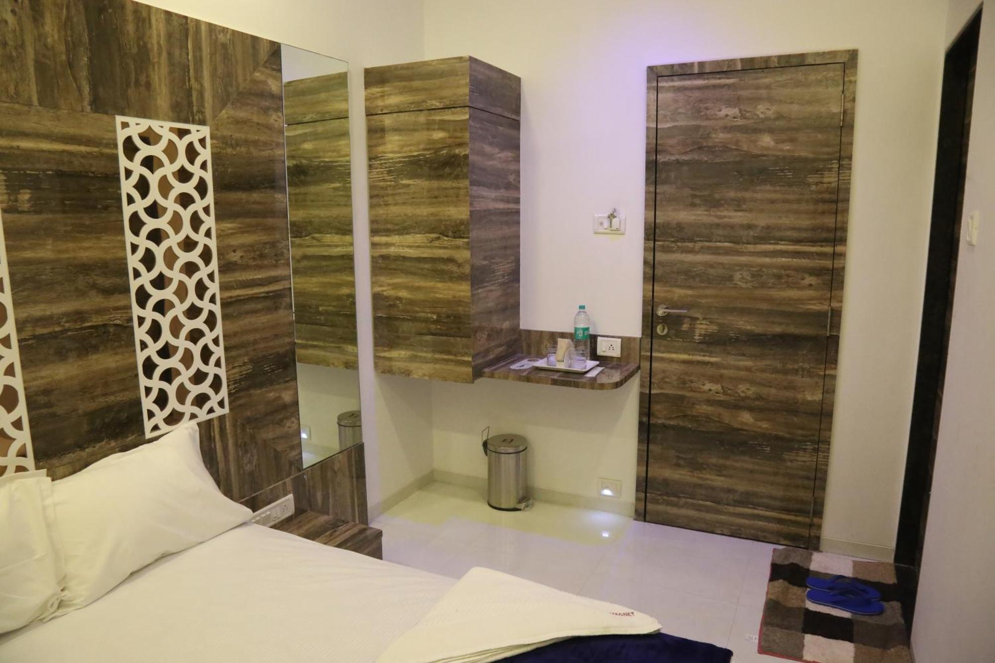 Hotel Magnum Airport T-2 Mumbai Bagian luar foto