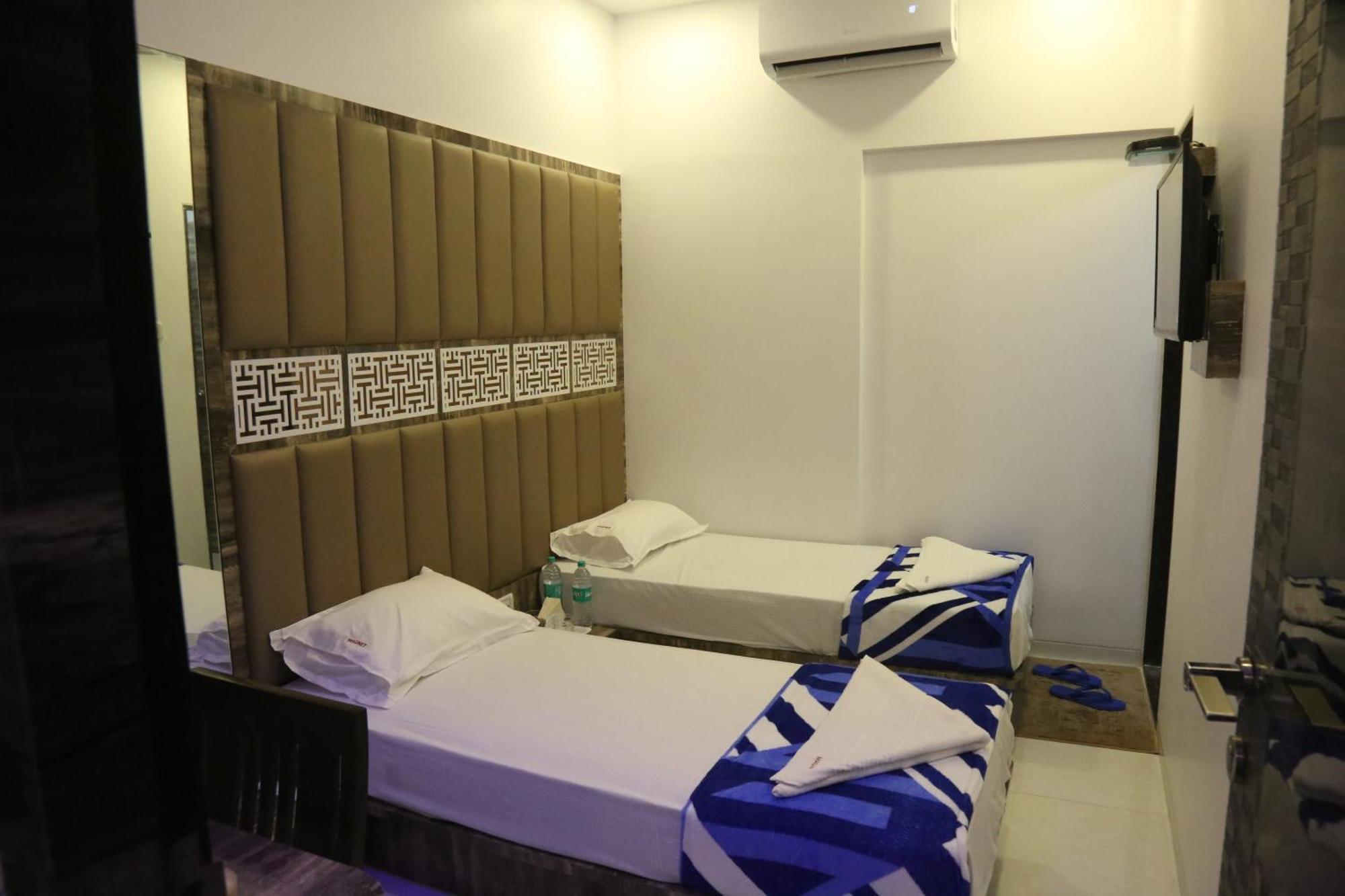 Hotel Magnum Airport T-2 Mumbai Bagian luar foto