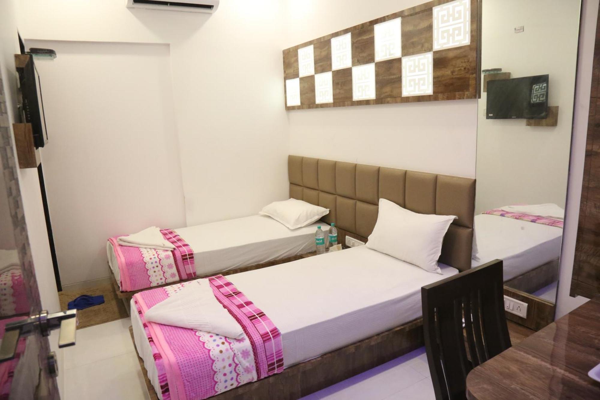 Hotel Magnum Airport T-2 Mumbai Bagian luar foto