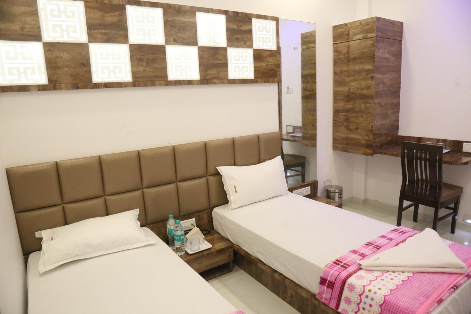 Hotel Magnum Airport T-2 Mumbai Bagian luar foto