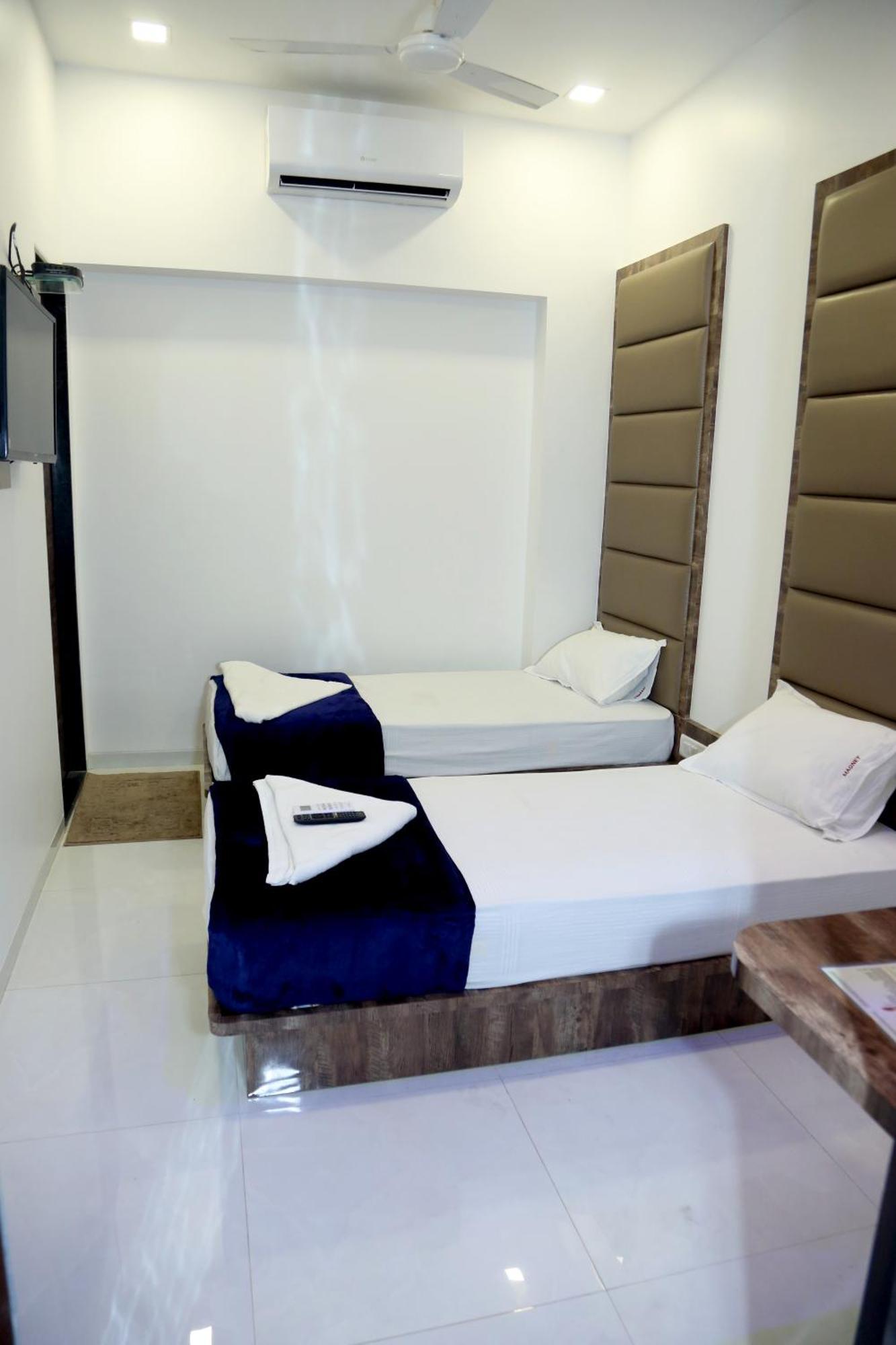 Hotel Magnum Airport T-2 Mumbai Bagian luar foto