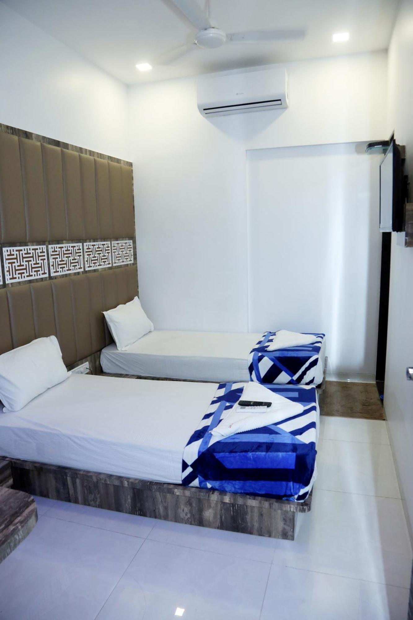 Hotel Magnum Airport T-2 Mumbai Bagian luar foto