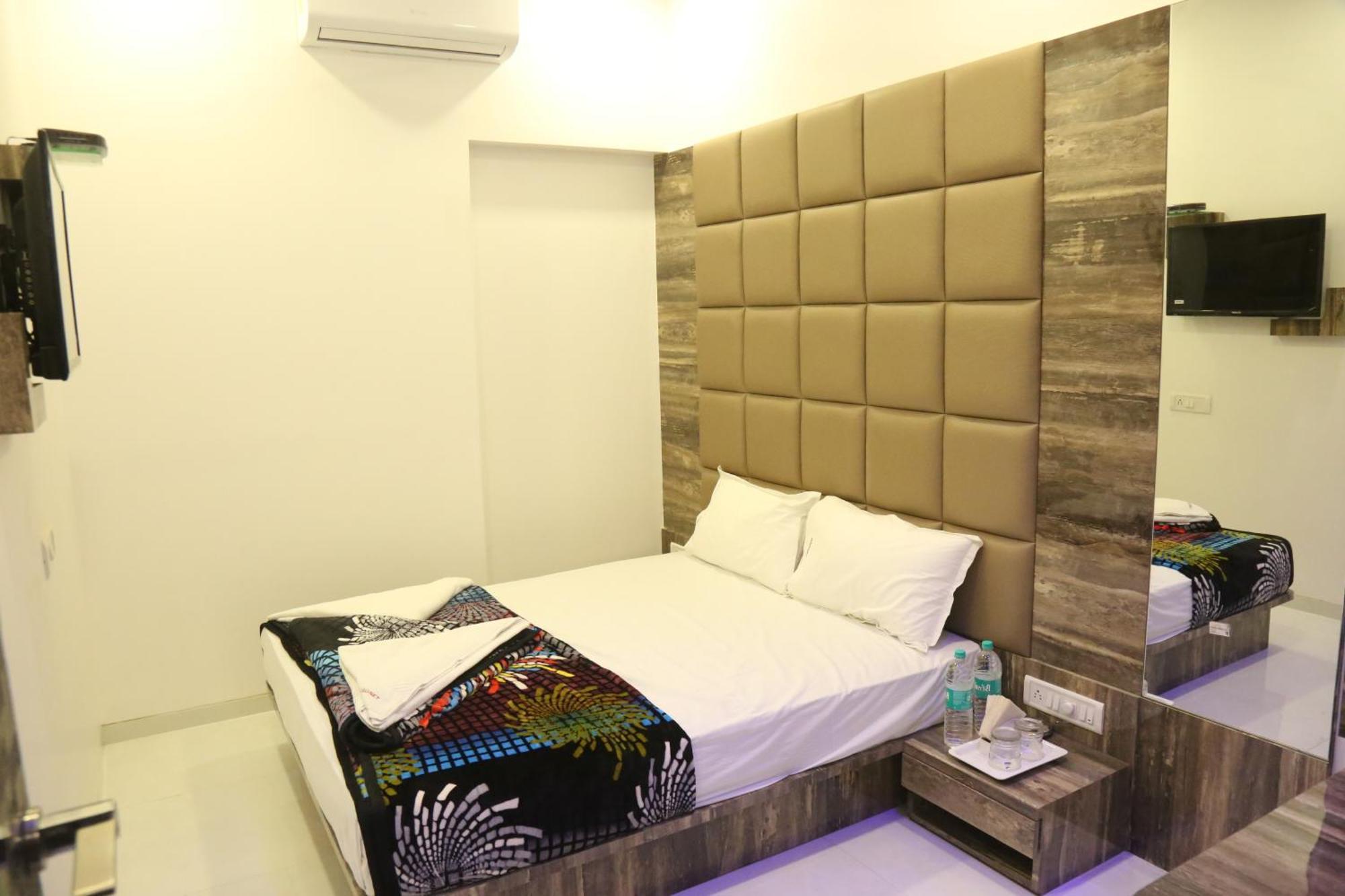 Hotel Magnum Airport T-2 Mumbai Bagian luar foto