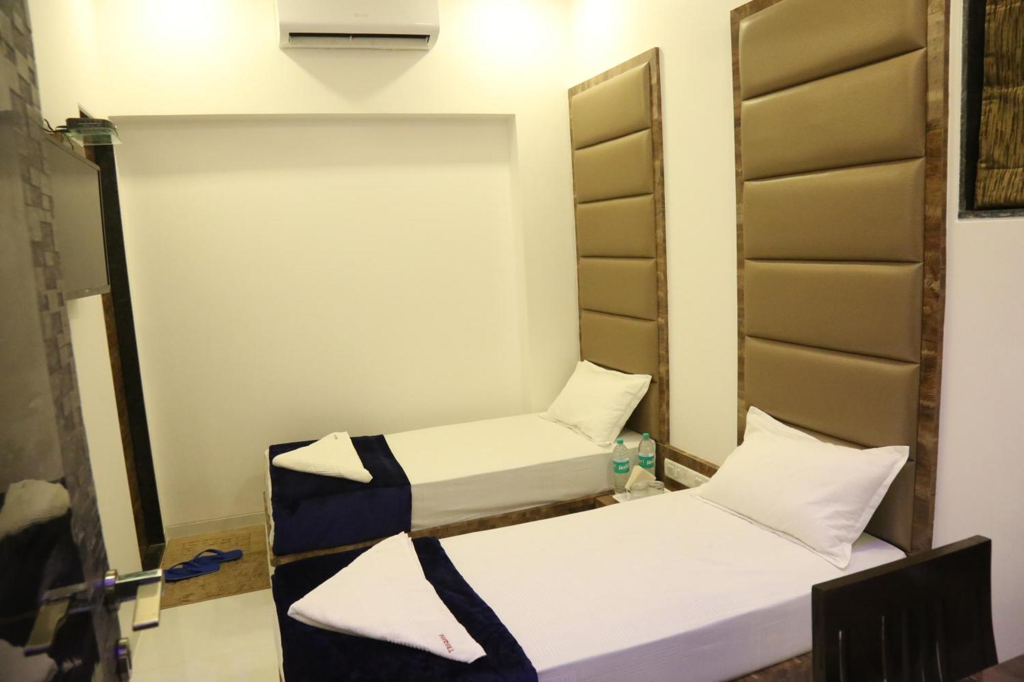 Hotel Magnum Airport T-2 Mumbai Bagian luar foto