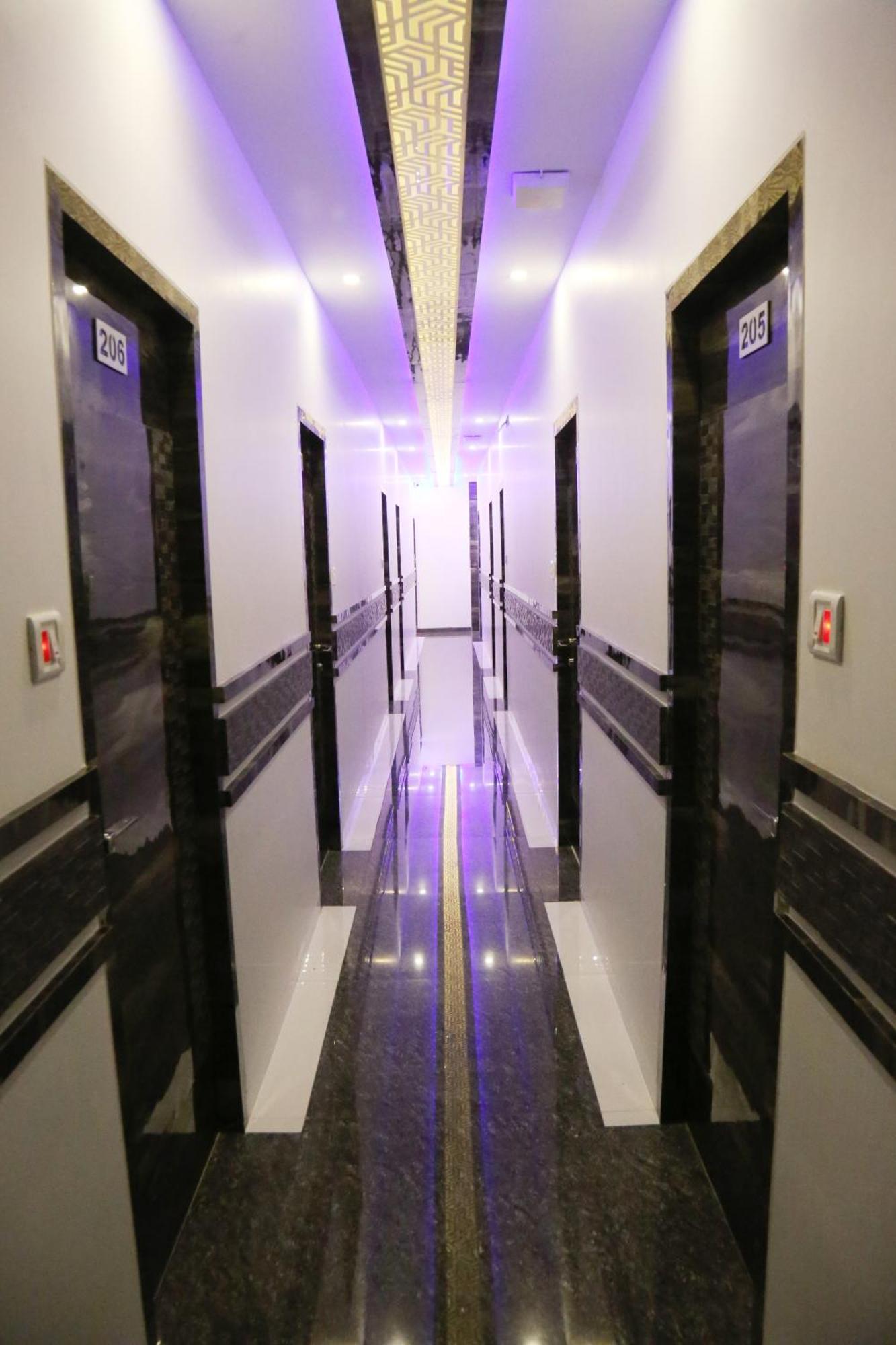 Hotel Magnum Airport T-2 Mumbai Bagian luar foto